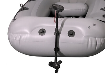 Sevylor Super Caravelle met buitenboordmotor